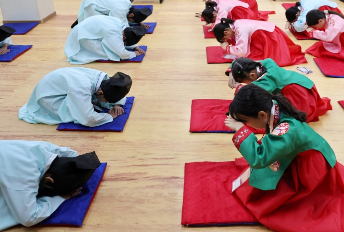 [사진으로 보는 한국] 여름방학을 맞아 배우는 전통예절