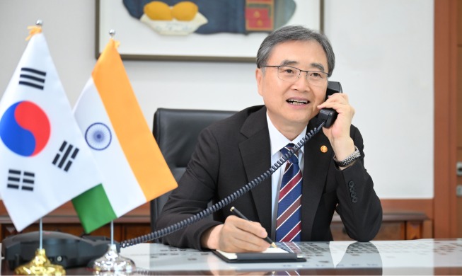 한중·한인 외교장관 잇단 통화···