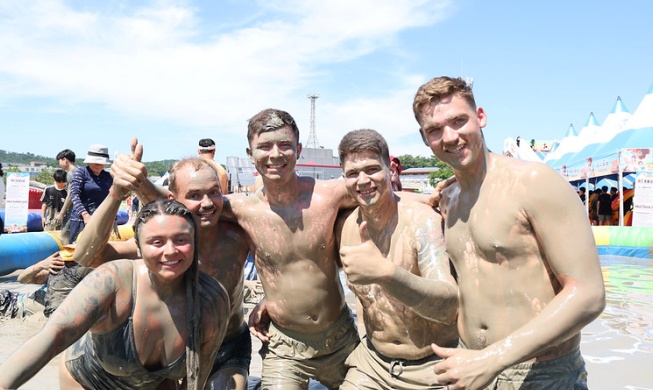 올 여름 제대로 놀고 싶다면, 지금 바로 보령머드축제로