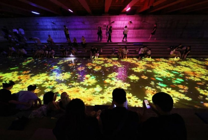 [사진으로 보는 한국] 미디어아트로 물든 여름 밤 청계천