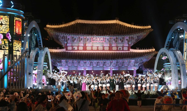 '빛으로 기억하고 문화로 잇는다'···문체부, 경복궁서 광복 80주년 전야제