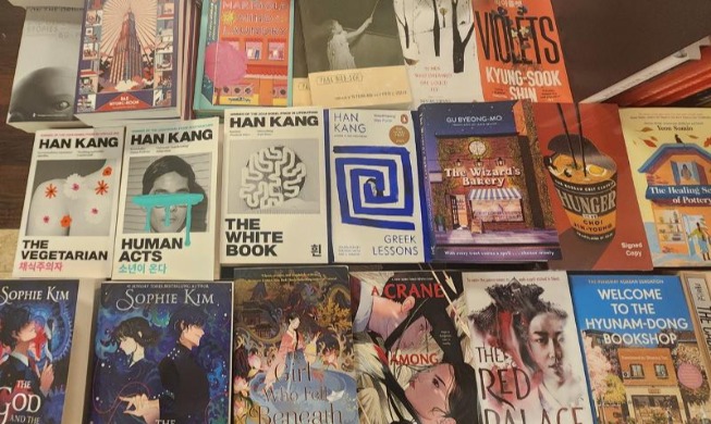 K-문학, 해외에 120만 부 팔았다···'한강 효과'에 130% 급증