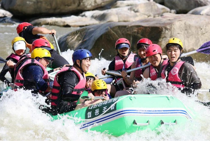 [사진으로 보는 한국] 무더위 날리는 '래프팅'
