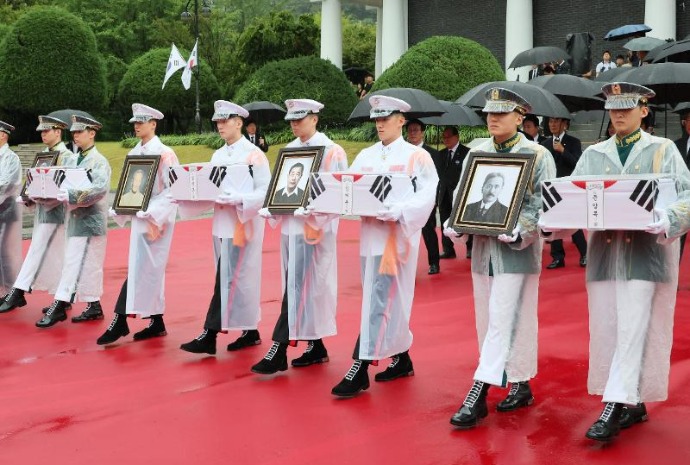 [사진으로 보는 한국] 광복 80년, 독립유공자 유해봉환식