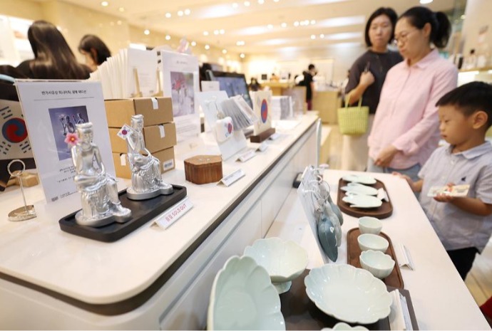 [사진으로 보는 한국] ‘품절’ ···국립중앙박물관 ‘뮷즈’  인기몰이