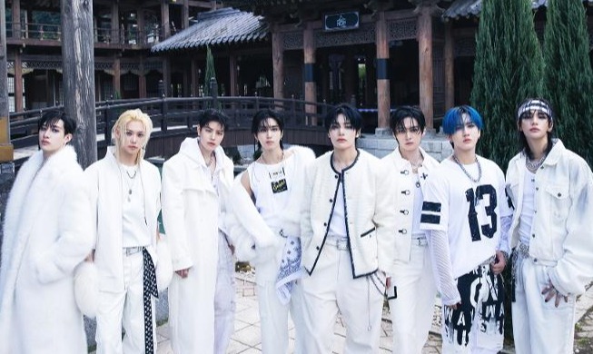 스트레이 키즈, ‘카르마’로 빌보드 200 1위···K-팝 그룹 최다 정상 기록