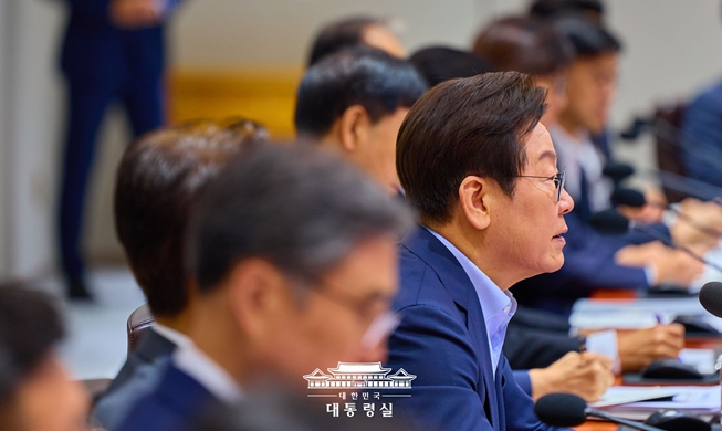 내년 예산안 728조···확장재정으로 성장 이끈다