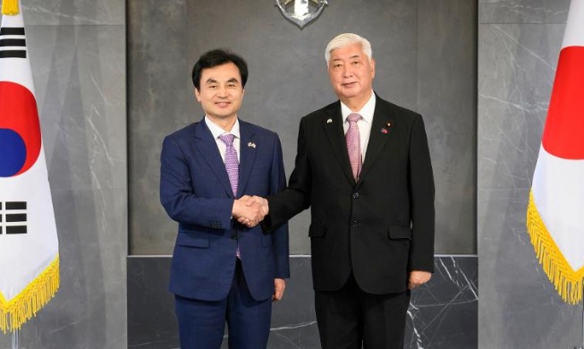 한일 국방장관 회담···