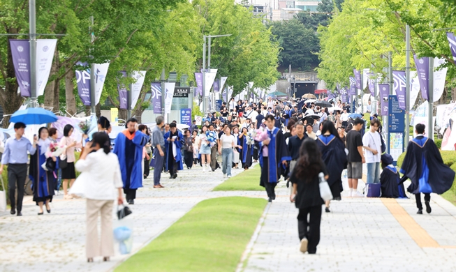 한국 청년 고등교육 이수율 OECD 국가 중 17년째 1위