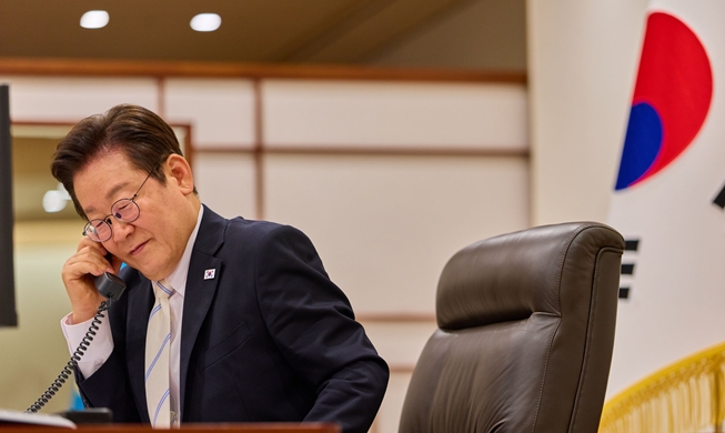 이 대통령, 프랑스·폴란드 정상과 통화···