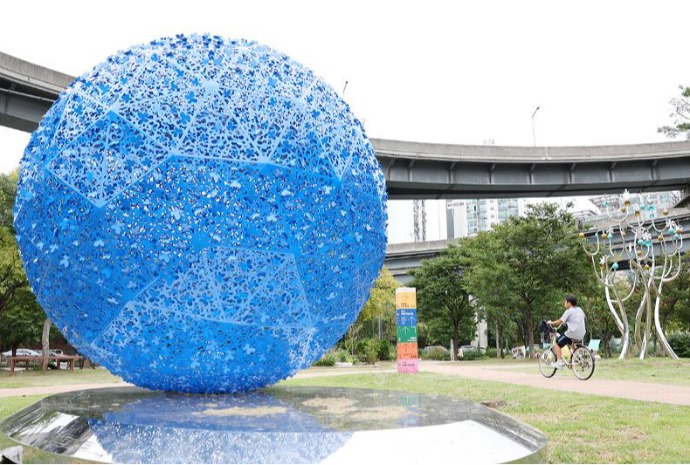 [사진으로 보는 한국] 일상에 스며든 예술 '서울조각페스티벌'