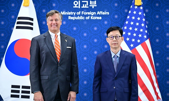 미국 국무부 부장관 “한국인 구금 유감···합당한 비자 발급”