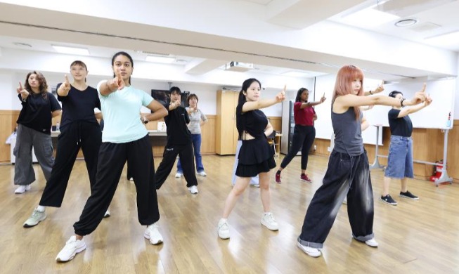 춤으로 하나 된 외국인 주민···서울외국인주민센터, 다문화 연결과 교류의 장