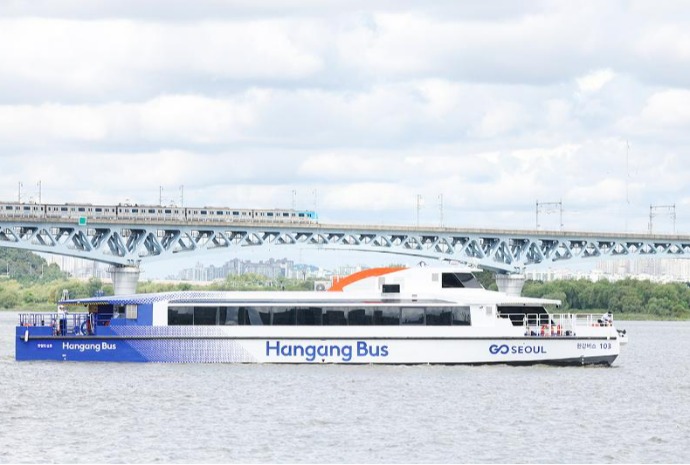 [사진으로 보는 한국] 교통과 관광을 한번에···첫 운항 시작 '한강버스'