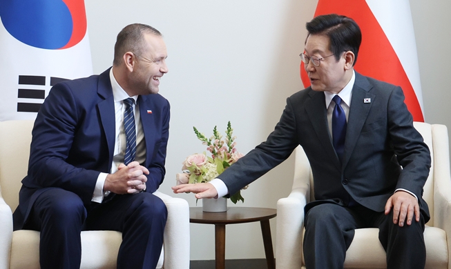 이 대통령, 이탈리아·폴란드·우즈벡·체코 정상과 연쇄 회담···