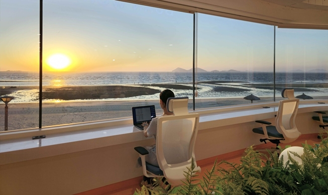 휴양지서 일도 하고 여가도 즐기고···정부, 워케이션 지원 '풍성'