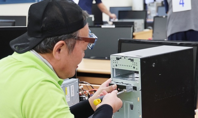 장애인 의무고용률 단계적 상향···민간·공공 3만 3000명 증가