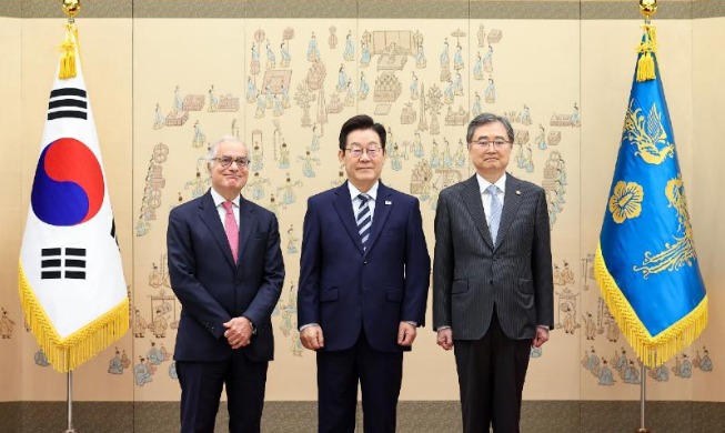 이 대통령, 주한대사 7명 신임장 제정···“AI·방산 협력 관심” 당부