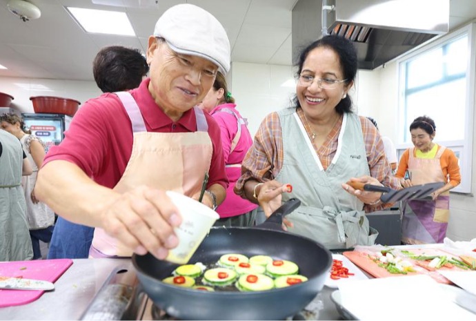 [사진으로 보는 한국] 음식 만들며 명절 즐겨요...'추석 요리교실'