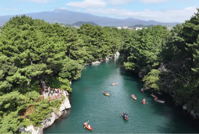 [사진으로 보는 한국] 쇠소깍의 뱃놀이