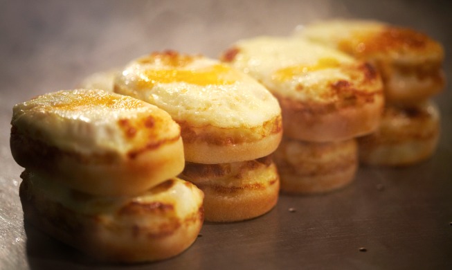 한국 길거리 간식 계란빵, CNN 선정 ‘세계 최고 빵 50선’