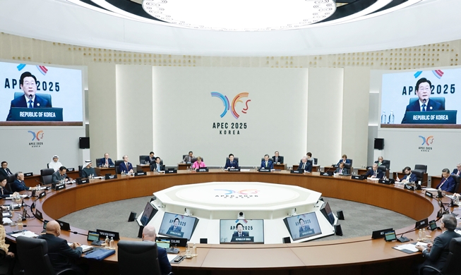 막 오른 APEC 정상회의, 각국 정상 경주로