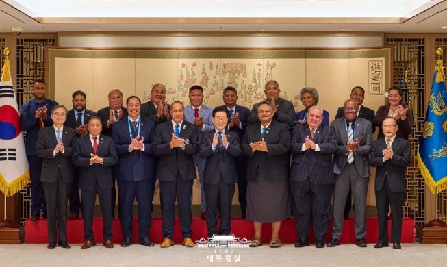 이 대통령, 태평양도서국 방한단 접견···