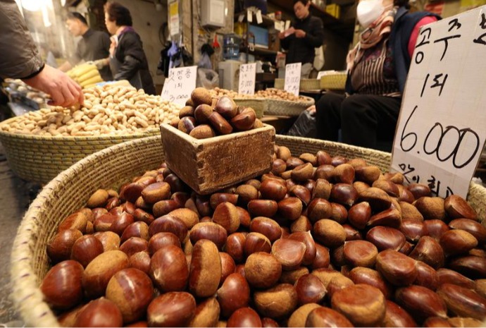 [사진으로 보는 한국] 부럼으로 맞는 정월대보름