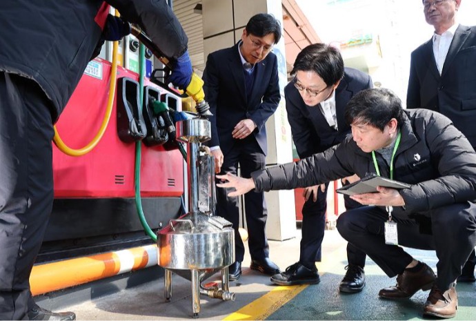 [사진으로 보는 한국] 석유 최고가격제 시행···휘발유 출고가 리터 당 1724원