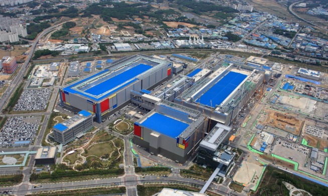 반도체 생산 28% 급증···2월 산업생산 2.5% 증가