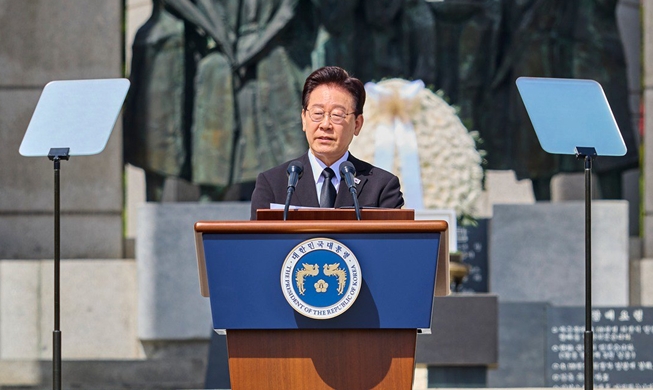 이 대통령, 미국 만찬장 총격에 “정치적 폭력···민주주의 중대 위협”