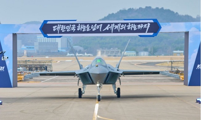'한국산 전투기 시대' 개막···KF-21 '전투용 적합' 판정