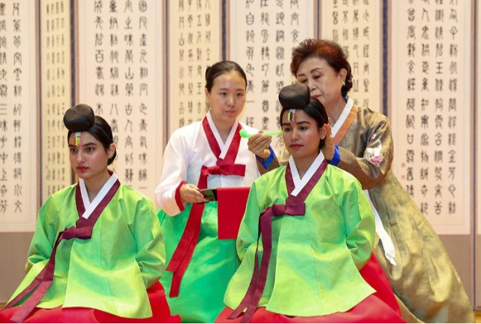 [사진으로 보는 한국] 외국인 유학생들의 특별한 '성년례'