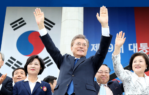  외신이 본  문재인 정부 1년 성과